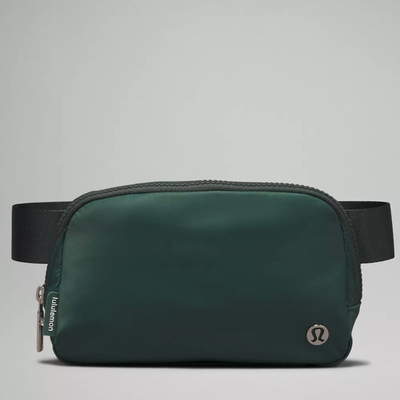 lululemon athletica Handbags - 🌲 Lululemon 1L belt bag in forest 🌲